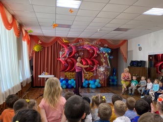 Максим Самсонов помог организовать праздник в детском саду